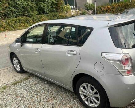 Серый Тойота Версо, объемом двигателя 2 л и пробегом 270 тыс. км за 9000 $, фото 1 на Automoto.ua