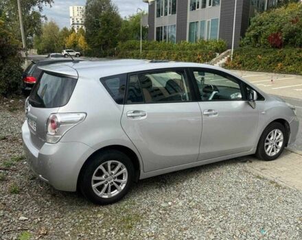 Серый Тойота Версо, объемом двигателя 2 л и пробегом 270 тыс. км за 9000 $, фото 2 на Automoto.ua