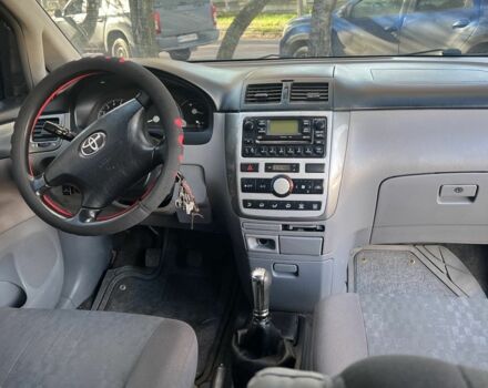 Сірий Тойота Версо, об'ємом двигуна 2 л та пробігом 350 тис. км за 2450 $, фото 4 на Automoto.ua