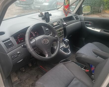 Сірий Тойота Версо, об'ємом двигуна 2 л та пробігом 345 тис. км за 2500 $, фото 4 на Automoto.ua