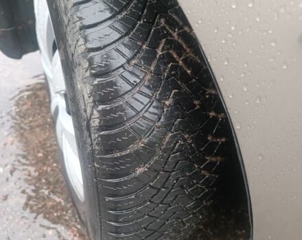 Сірий Тойота Версо, об'ємом двигуна 2 л та пробігом 345 тис. км за 2500 $, фото 6 на Automoto.ua