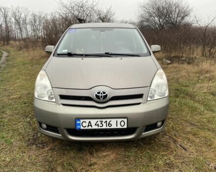 Сірий Тойота Версо, об'ємом двигуна 2.2 л та пробігом 277 тис. км за 6800 $, фото 3 на Automoto.ua