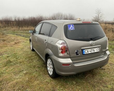 Сірий Тойота Версо, об'ємом двигуна 2.2 л та пробігом 277 тис. км за 6800 $, фото 1 на Automoto.ua