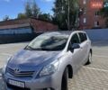 Серый Тойота Версо, объемом двигателя 2 л и пробегом 350 тыс. км за 7800 $, фото 1 на Automoto.ua