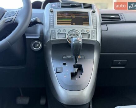 Серый Тойота Версо, объемом двигателя 2.2 л и пробегом 170 тыс. км за 10700 $, фото 45 на Automoto.ua