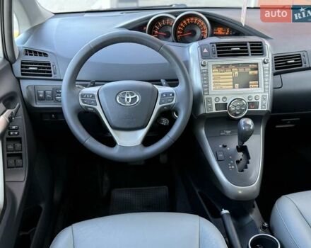 Серый Тойота Версо, объемом двигателя 2.2 л и пробегом 170 тыс. км за 10700 $, фото 43 на Automoto.ua