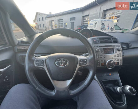 Серый Тойота Версо, объемом двигателя 2 л и пробегом 278 тыс. км за 9499 $, фото 17 на Automoto.ua