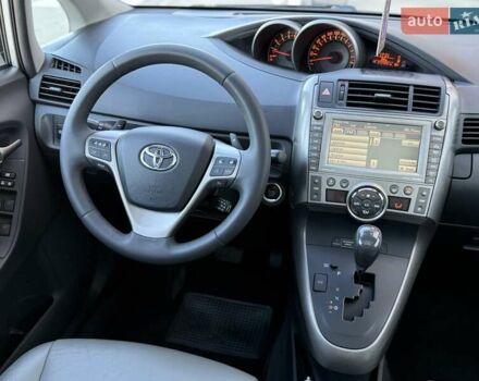 Серый Тойота Версо, объемом двигателя 2.2 л и пробегом 170 тыс. км за 10700 $, фото 42 на Automoto.ua