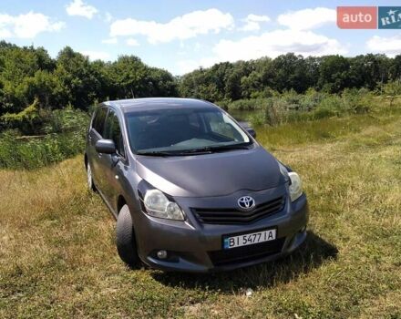 Серый Тойота Версо, объемом двигателя 2 л и пробегом 244 тыс. км за 8200 $, фото 2 на Automoto.ua