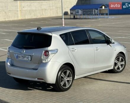 Серый Тойота Версо, объемом двигателя 2.2 л и пробегом 170 тыс. км за 10700 $, фото 4 на Automoto.ua