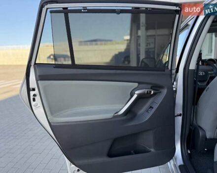 Серый Тойота Версо, объемом двигателя 2.2 л и пробегом 170 тыс. км за 10700 $, фото 25 на Automoto.ua