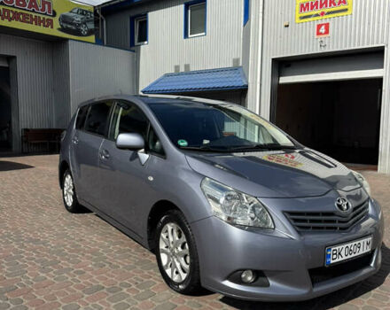 Серый Тойота Версо, объемом двигателя 2 л и пробегом 278 тыс. км за 9499 $, фото 1 на Automoto.ua