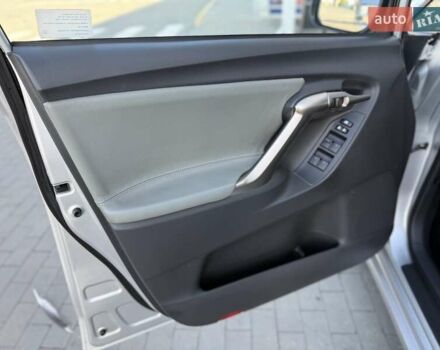 Серый Тойота Версо, объемом двигателя 2.2 л и пробегом 170 тыс. км за 10700 $, фото 19 на Automoto.ua