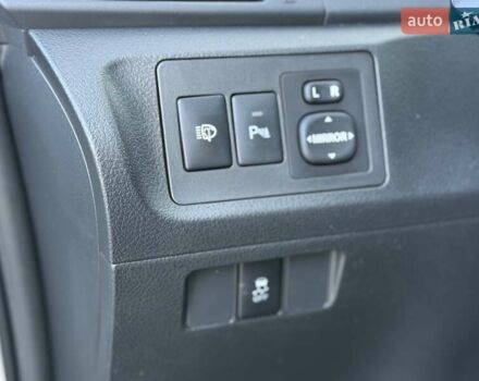 Серый Тойота Версо, объемом двигателя 2.2 л и пробегом 170 тыс. км за 10700 $, фото 20 на Automoto.ua