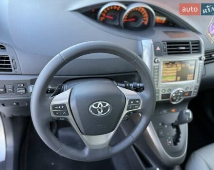 Серый Тойота Версо, объемом двигателя 2.2 л и пробегом 170 тыс. км за 10700 $, фото 21 на Automoto.ua