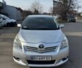 Серый Тойота Версо, объемом двигателя 2 л и пробегом 378 тыс. км за 5500 $, фото 1 на Automoto.ua