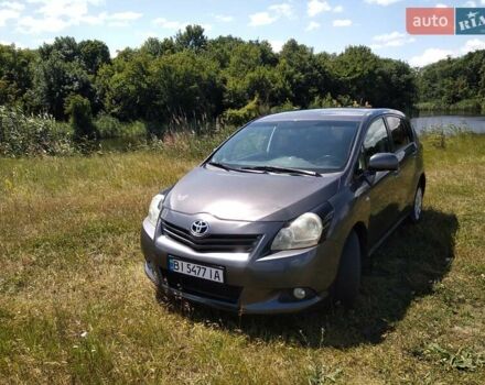 Серый Тойота Версо, объемом двигателя 2 л и пробегом 244 тыс. км за 8200 $, фото 4 на Automoto.ua