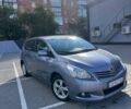 Сірий Тойота Версо, об'ємом двигуна 2 л та пробігом 350 тис. км за 7800 $, фото 1 на Automoto.ua
