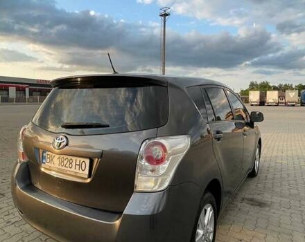 Серый Тойота Версо, объемом двигателя 2 л и пробегом 294 тыс. км за 8500 $, фото 8 на Automoto.ua