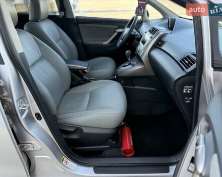 Серый Тойота Версо, объемом двигателя 2.2 л и пробегом 170 тыс. км за 10700 $, фото 34 на Automoto.ua