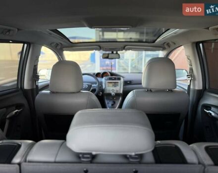 Серый Тойота Версо, объемом двигателя 2.2 л и пробегом 170 тыс. км за 10700 $, фото 28 на Automoto.ua