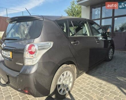 Сірий Тойота Версо, об'ємом двигуна 2 л та пробігом 220 тис. км за 9999 $, фото 20 на Automoto.ua