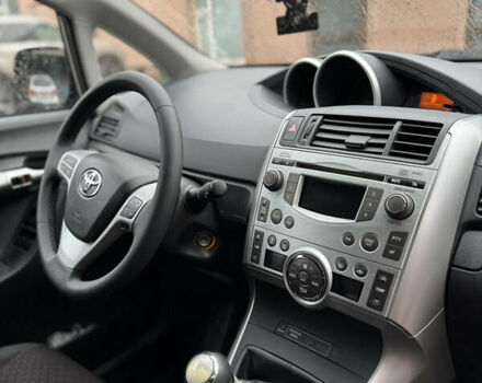 Сірий Тойота Версо, об'ємом двигуна 2 л та пробігом 240 тис. км за 8300 $, фото 14 на Automoto.ua