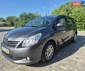 Серый Тойота Версо, объемом двигателя 2 л и пробегом 220 тыс. км за 9999 $, фото 1 на Automoto.ua