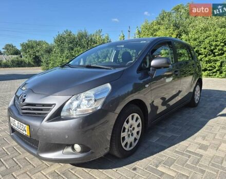 Сірий Тойота Версо, об'ємом двигуна 2 л та пробігом 220 тис. км за 9999 $, фото 2 на Automoto.ua