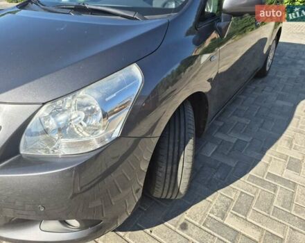 Сірий Тойота Версо, об'ємом двигуна 2 л та пробігом 220 тис. км за 9999 $, фото 12 на Automoto.ua