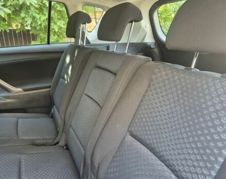 Сірий Тойота Версо, об'ємом двигуна 2 л та пробігом 220 тис. км за 9599 $, фото 19 на Automoto.ua