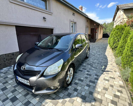 Серый Тойота Версо, объемом двигателя 2 л и пробегом 376 тыс. км за 7100 $, фото 7 на Automoto.ua