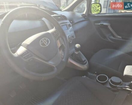 Сірий Тойота Версо, об'ємом двигуна 2 л та пробігом 220 тис. км за 9999 $, фото 4 на Automoto.ua