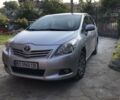 Сірий Тойота Версо, об'ємом двигуна 2 л та пробігом 305 тис. км за 7500 $, фото 1 на Automoto.ua