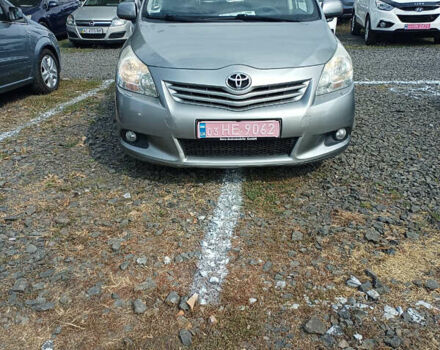 Сірий Тойота Версо, об'ємом двигуна 2 л та пробігом 240 тис. км за 8300 $, фото 6 на Automoto.ua