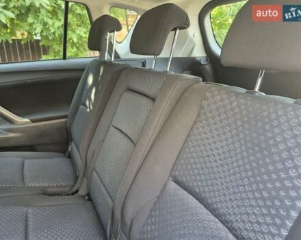 Сірий Тойота Версо, об'ємом двигуна 2 л та пробігом 220 тис. км за 9999 $, фото 36 на Automoto.ua