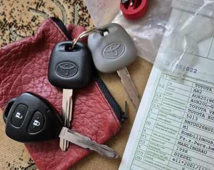 Сірий Тойота Версо, об'ємом двигуна 2 л та пробігом 220 тис. км за 9999 $, фото 26 на Automoto.ua