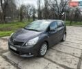 Серый Тойота Версо, объемом двигателя 2.23 л и пробегом 175 тыс. км за 9700 $, фото 1 на Automoto.ua