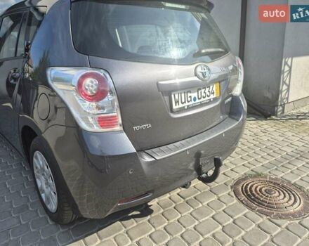 Сірий Тойота Версо, об'ємом двигуна 2 л та пробігом 220 тис. км за 9999 $, фото 16 на Automoto.ua