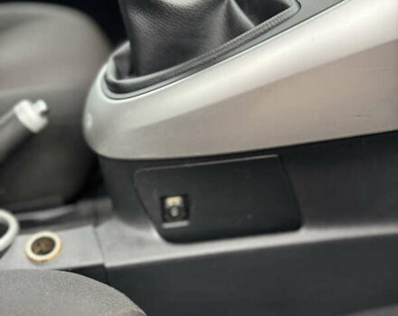 Сірий Тойота Версо, об'ємом двигуна 2 л та пробігом 240 тис. км за 8300 $, фото 17 на Automoto.ua