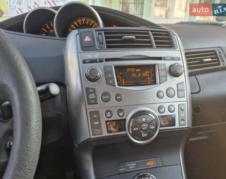 Сірий Тойота Версо, об'ємом двигуна 2 л та пробігом 220 тис. км за 9999 $, фото 32 на Automoto.ua