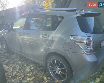 Сірий Тойота Версо, об'ємом двигуна 2 л та пробігом 240 тис. км за 8300 $, фото 3 на Automoto.ua