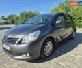 Сірий Тойота Версо, об'ємом двигуна 2 л та пробігом 220 тис. км за 9999 $, фото 1 на Automoto.ua