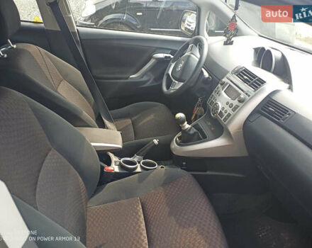 Сірий Тойота Версо, об'ємом двигуна 2 л та пробігом 240 тис. км за 8300 $, фото 8 на Automoto.ua