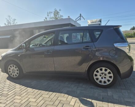 Сірий Тойота Версо, об'ємом двигуна 2 л та пробігом 220 тис. км за 9599 $, фото 3 на Automoto.ua
