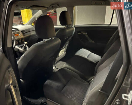 Сірий Тойота Версо, об'ємом двигуна 2 л та пробігом 380 тис. км за 6900 $, фото 9 на Automoto.ua