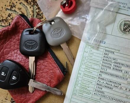 Серый Тойота Версо, объемом двигателя 2 л и пробегом 220 тыс. км за 9999 $, фото 1357 на Automoto.ua