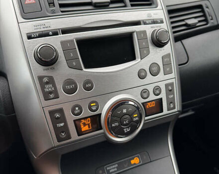 Сірий Тойота Версо, об'ємом двигуна 2 л та пробігом 240 тис. км за 8300 $, фото 13 на Automoto.ua