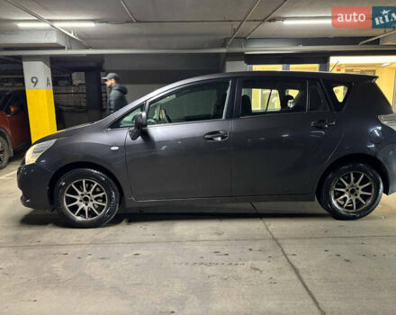 Сірий Тойота Версо, об'ємом двигуна 2 л та пробігом 380 тис. км за 6900 $, фото 3 на Automoto.ua