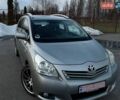 Серый Тойота Версо, объемом двигателя 2 л и пробегом 240 тыс. км за 7700 $, фото 1 на Automoto.ua